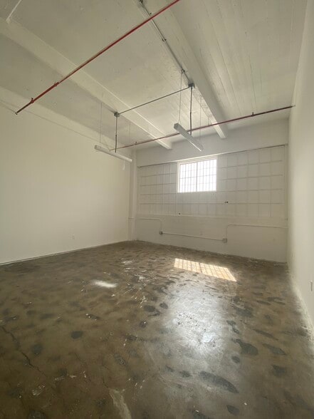 More Photos Of 901 E 31st St, Los Angeles Manufacturing For Lease