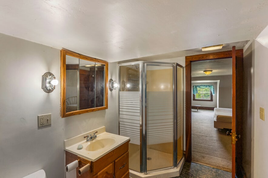 More Photos Of 2665 Boston Tpke, Coventry Funeral Home For Sale