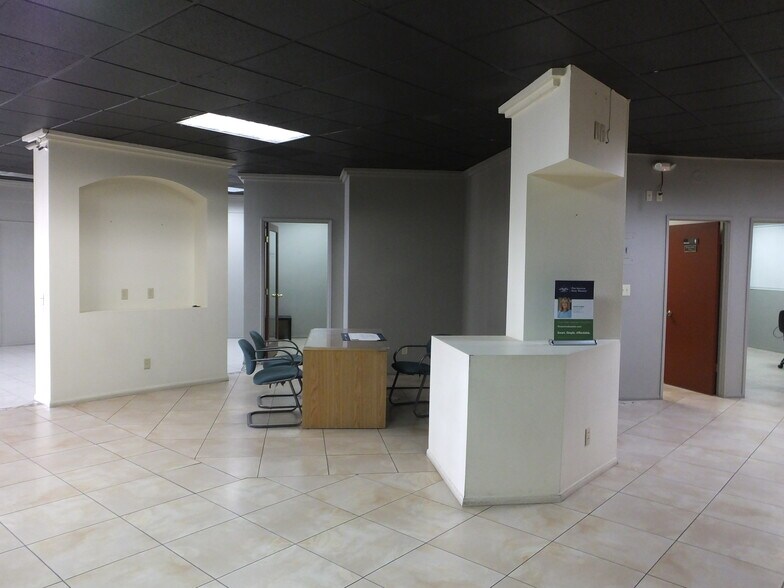 More Photos Of 44143-44147 20th St W, Lancaster Medical For Lease