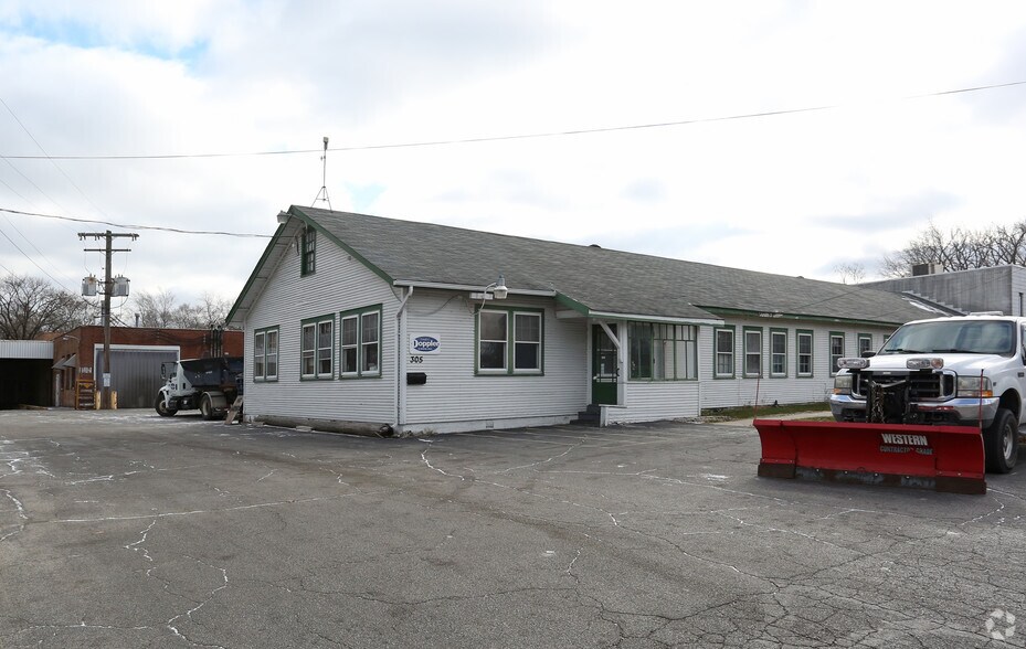 More Photos Of 301-305 N Colfax St, Griffith Flex For Lease