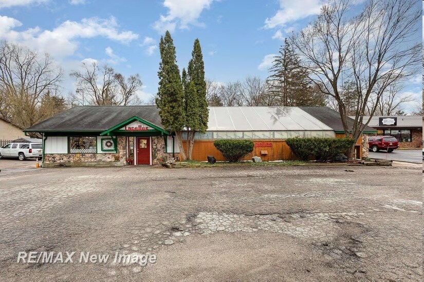 More Photos Of 1605 Bookness St, Midland Storefront For Sale