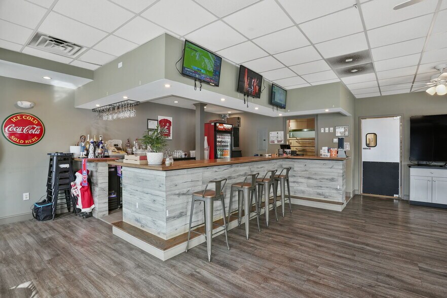 More Photos Of 4050 Main St, Bridgeport General Retail For Sale