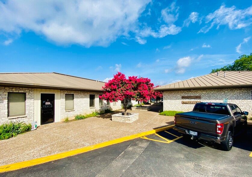 More Photos Of 189 E Austin St, New Braunfels Medical For Lease