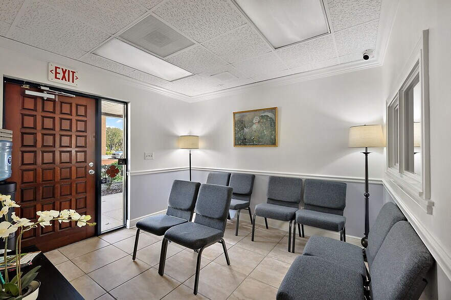 More Photos Of 609 W Montrose St, Clermont Office For Sale
