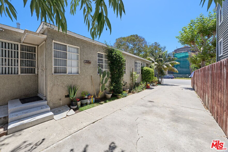 More Photos Of 12029 Washington Pl, Los Angeles Multifamily For Sale