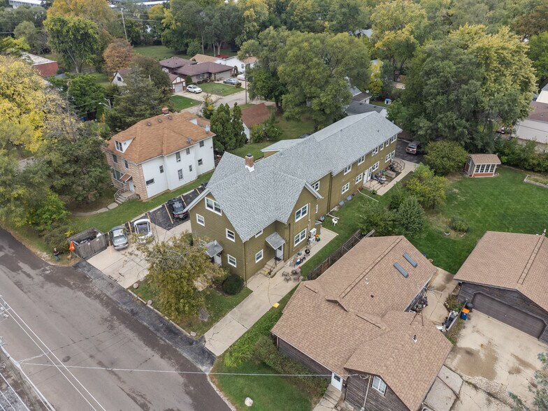 More Photos Of 304 Hankes Ave, Aurora Apartments For Sale