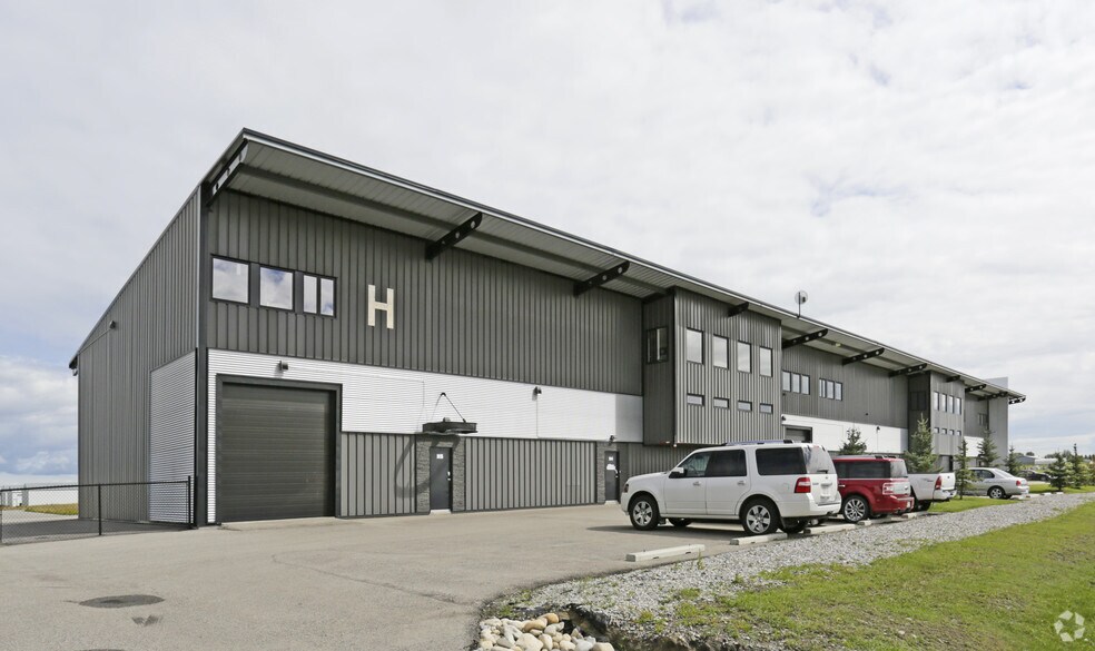 More Photos Of 624 Dehavilland Way, Calgary Airplane Hangar For Sale