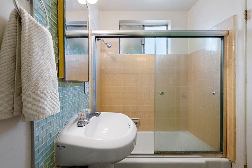 More Photos Of 66665 1st St, Desert Hot Springs Apartments For Sale