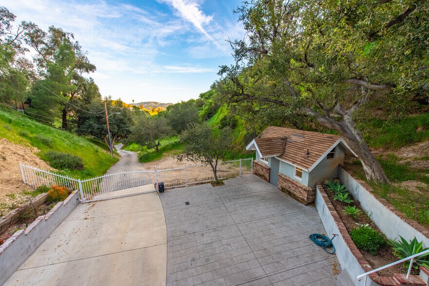 More Photos Of 12141 Wildwood Trl, Kagel Canyon Specialty For Sale