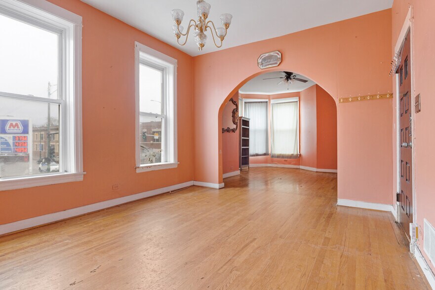 More Photos Of 3000 W Diversey Ave, Chicago General Retail For Sale