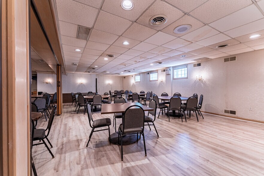 More Photos Of 400 S Center Ave, New Stanton Restaurant For Sale