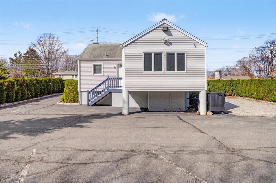 More Photos Of 75 Ramapo Rd, Garnerville Office For Lease