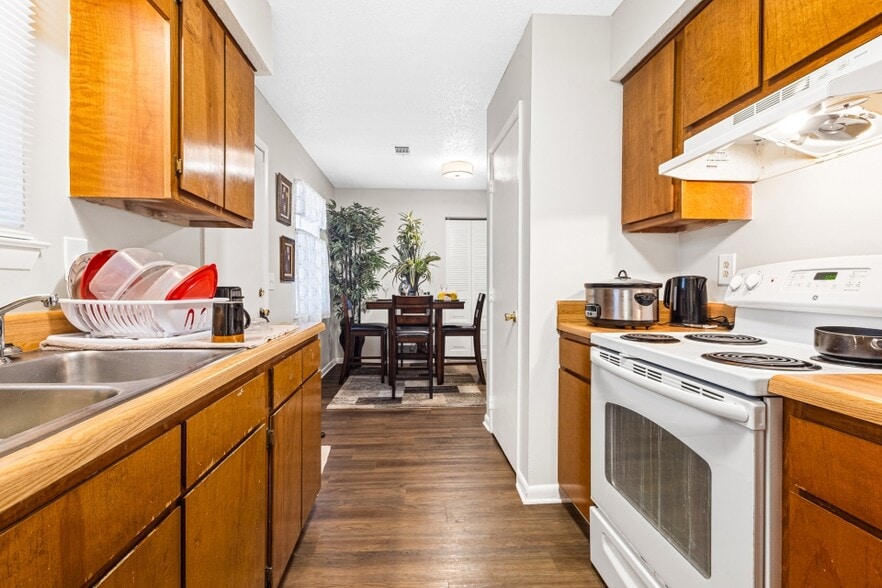 More Photos Of 82 Berry Dr, Newnan Apartments For Sale
