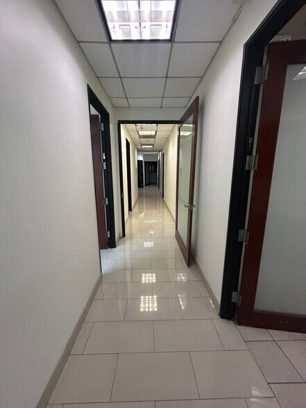 More Photos Of 50 N La Cienega Blvd, Beverly Hills Coworking Space