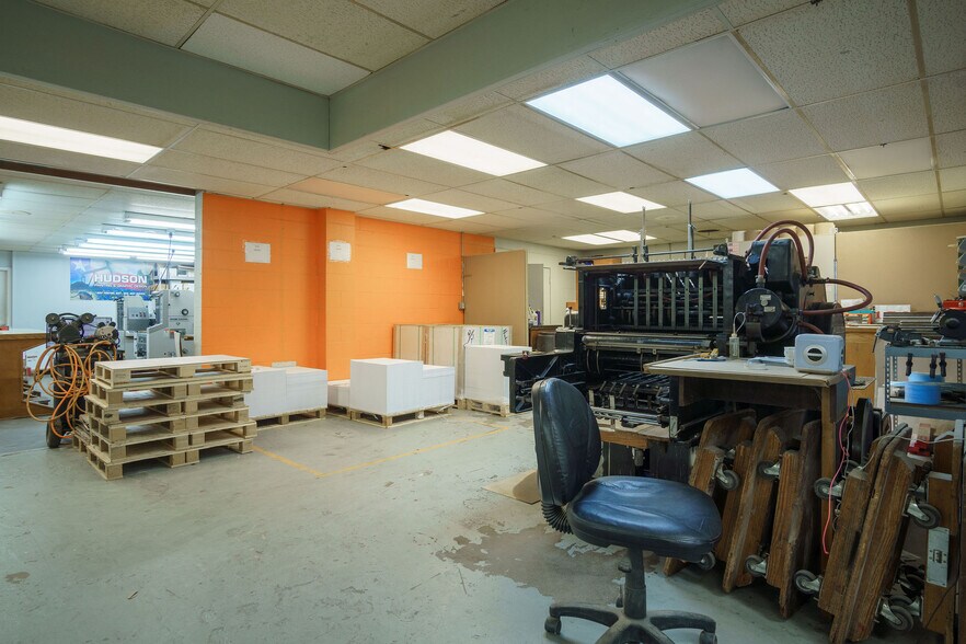 More Photos Of 611 S Mobberly Ave, Longview Flex For Sale