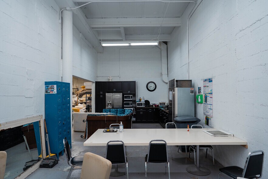 More Photos Of 6454 NE 4th Ave, Miami Light Manufacturing For Lease