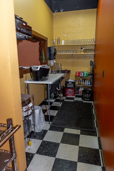 More Photos Of 605 N Main St, Evansville Restaurant For Sale