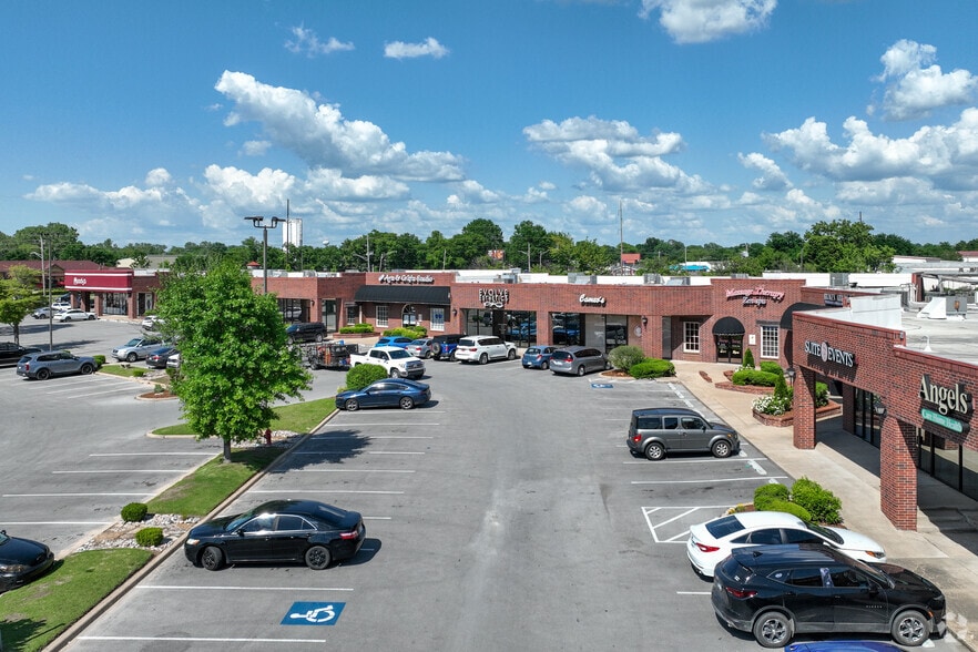 More Photos Of 697-845 N Aspen Ave, Broken Arrow Unknown For Lease