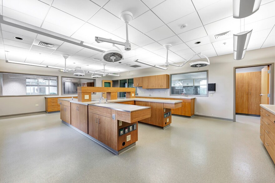 More Photos Of 2141 Lime Kiln Rd, Green Bay Medical For Sale
