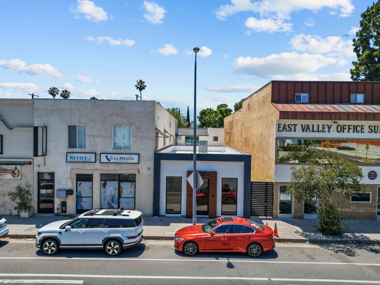 More Photos Of 11488 Burbank Blvd, North Hollywood Flex For Sale