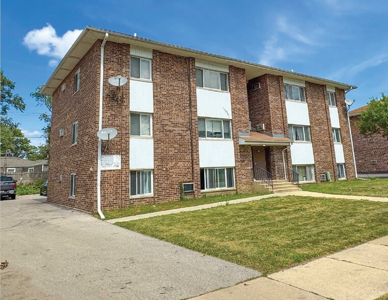 Primary Photo Of 1150 Surrey Dr, Glen Ellyn Apartments For Sale