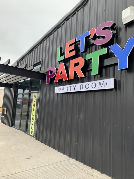 More Photos Of 4109 N Conway Ave, Palmhurst Storefront For Sale