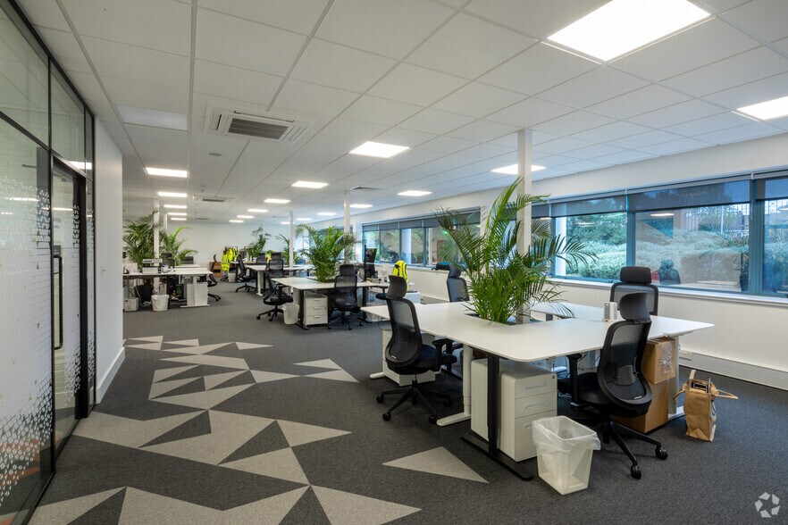 More Photos Of Headway Rd, Wolverhampton Light Manufacturing For Lease