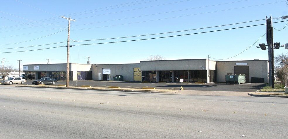 More Photos Of 760-780 N Beach St, Fort Worth Showroom For Lease