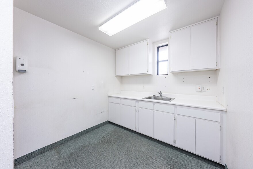 More Photos Of 927 O St, Firebaugh Healthcare For Sale
