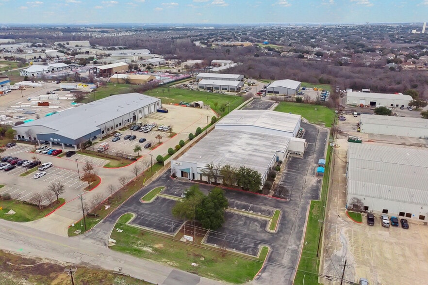 More Photos Of 1700 Royston Ln, Round Rock Service For Lease