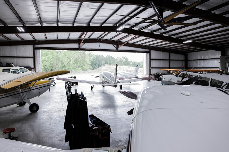 More Photos Of 15900 Schank Rd, Conroe Airport For Sale