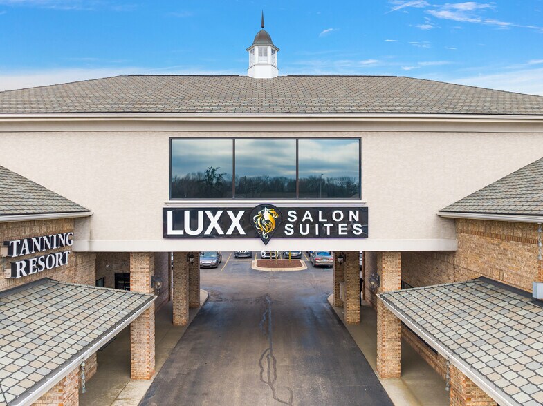 Primary Photo Of 37620 Ford Rd, Westland Storefront For Lease