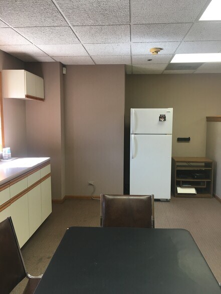More Photos Of 1015-1025 W Wise Rd, Schaumburg Office For Sale