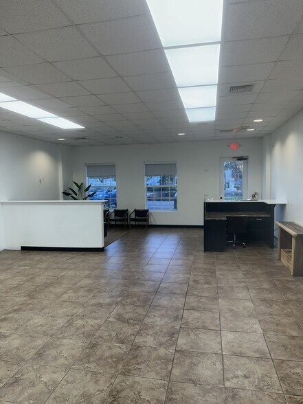 More Photos Of 136 N Orchard St, Ormond Beach General Retail For Lease