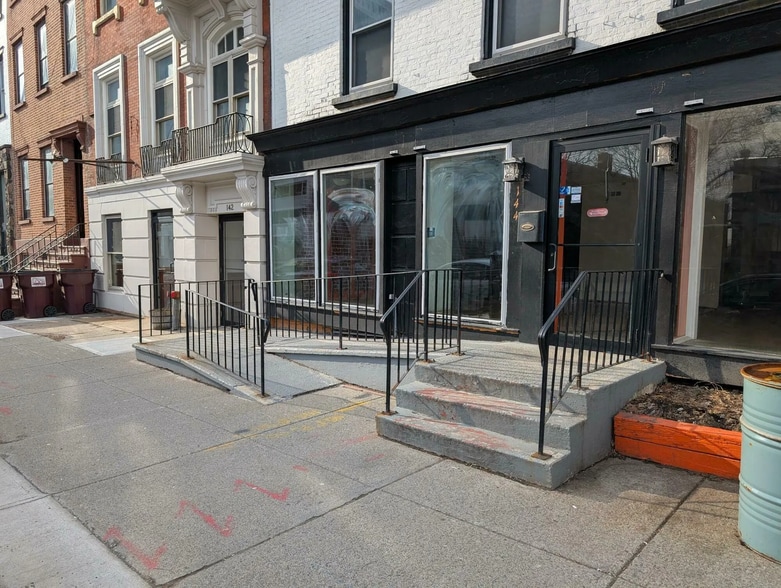 More Photos Of 144 Washington Ave, Albany Storefront Retail Residential For Lease