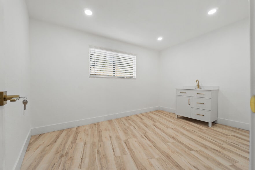 More Photos Of 592-596 N Westwind Dr, El Cajon Office For Sale