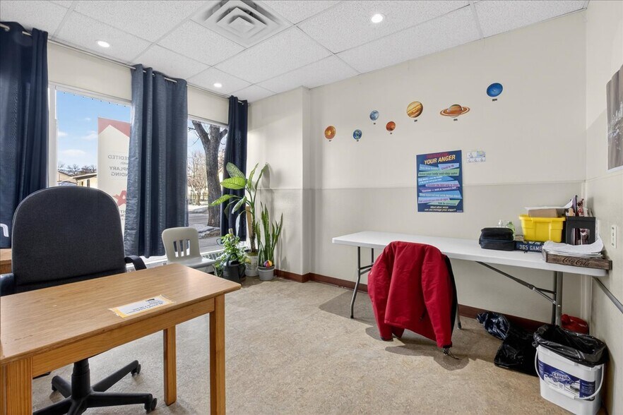 More Photos Of 11831 123 St NW, Edmonton Office For Sale
