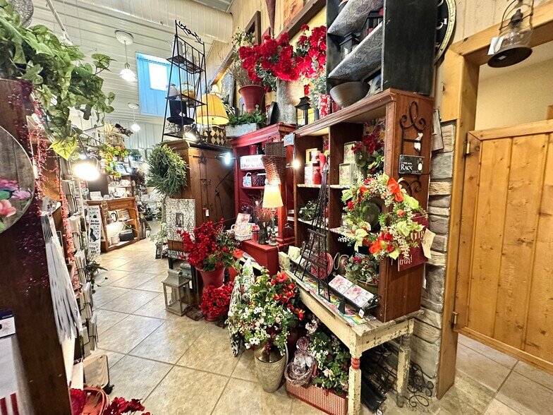 More Photos Of 5659 Dakota Ave S, Huron Garden Center For Sale