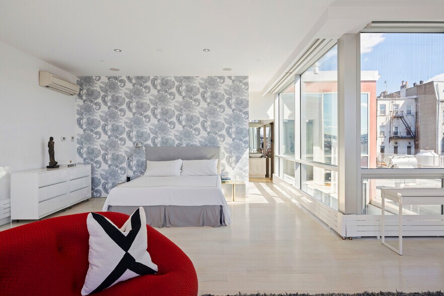 More Photos Of 47 4th St, Brooklyn Flex For Sale