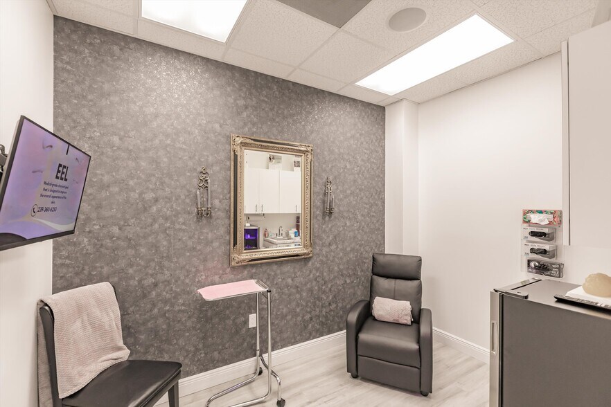 More Photos Of 848 1st Ave N, Naples Medical For Lease