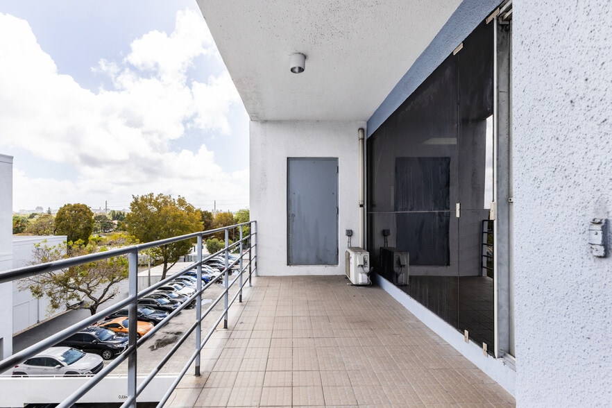 More Photos Of 5040 NW 7th St, Miami Medical For Lease