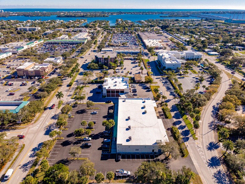 More Photos Of 701 21st St, Vero Beach General Retail For Lease