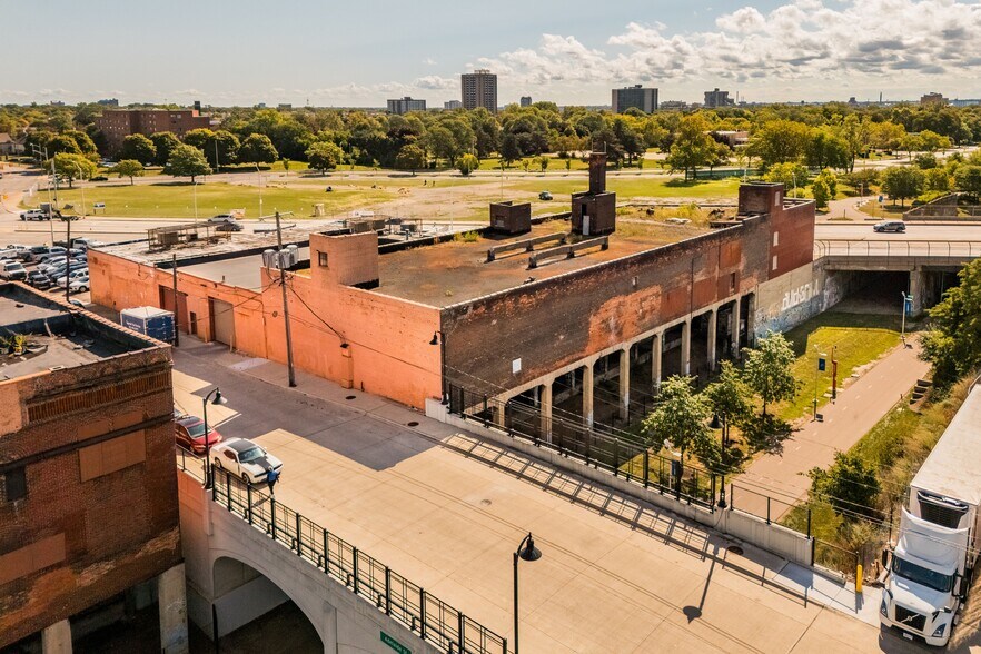 More Photos Of 1911-1971 Gratiot Ave, Detroit Warehouse For Sale