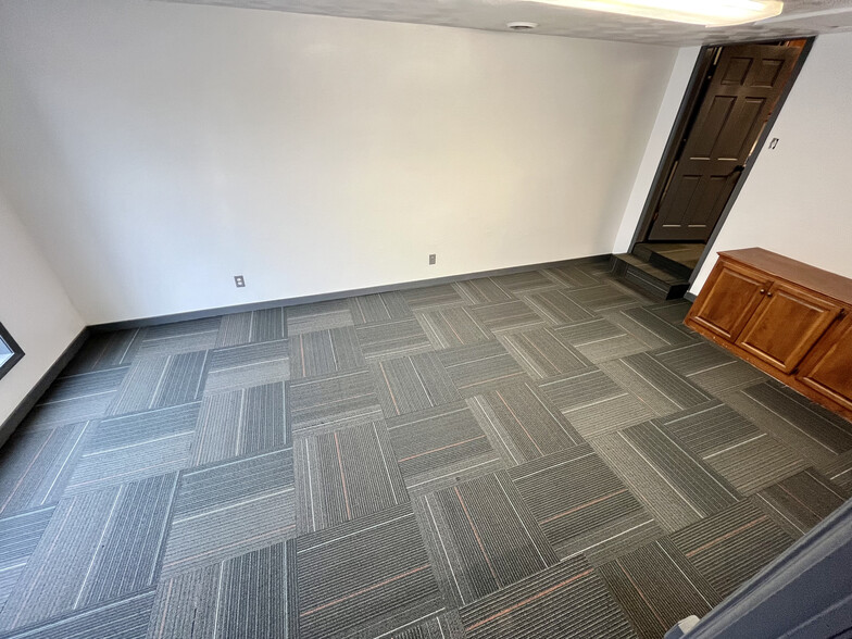 More Photos Of 1759 E Elm St, Springfield Office For Lease