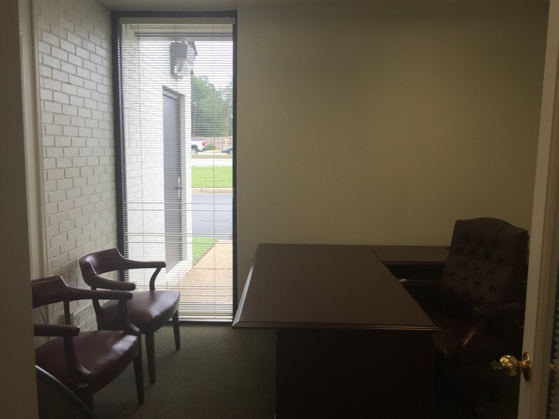 More Photos Of 5385 Veterans Pky, Columbus Freestanding For Sale