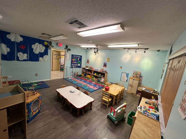 More Photos Of 90 S Doverplum Ave, Kissimmee Schools For Lease