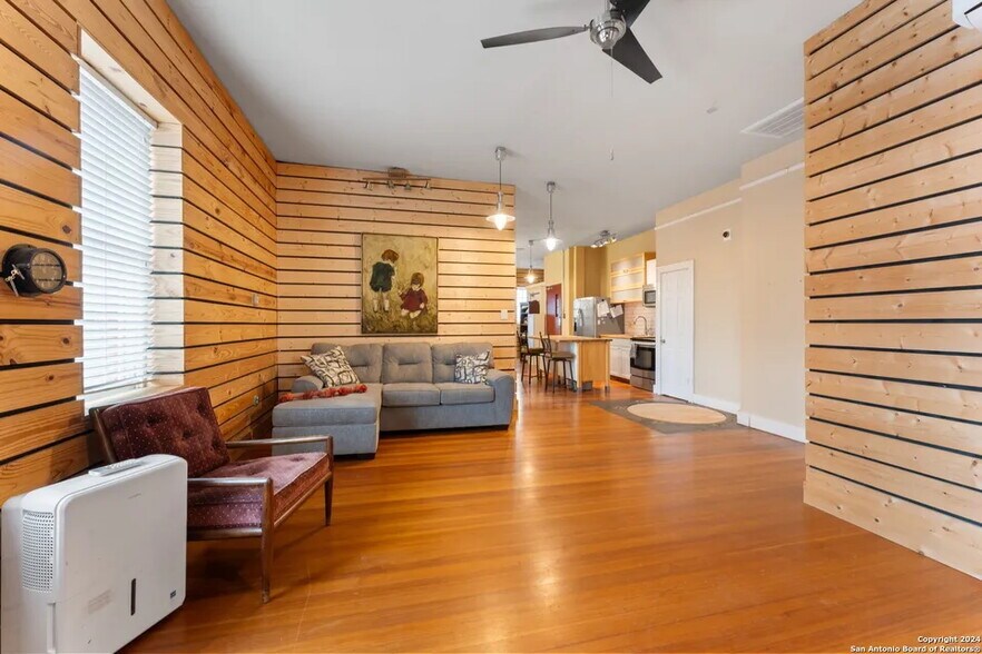More Photos Of 2323 Buena Vista St, San Antonio Freestanding For Sale