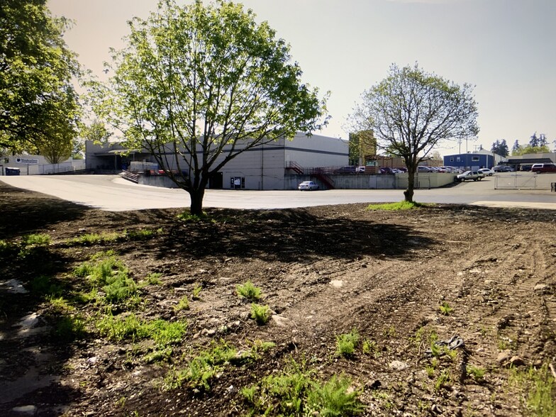 More Photos Of 299 D St NE, Salem Supermarket For Lease