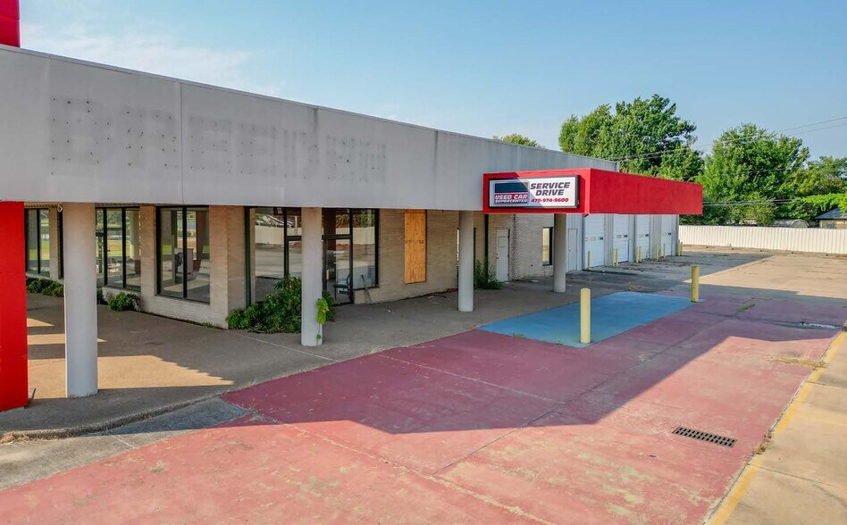 More Photos Of 8200 S US-71 Hwy, Fort Smith Auto Dealership For Sale