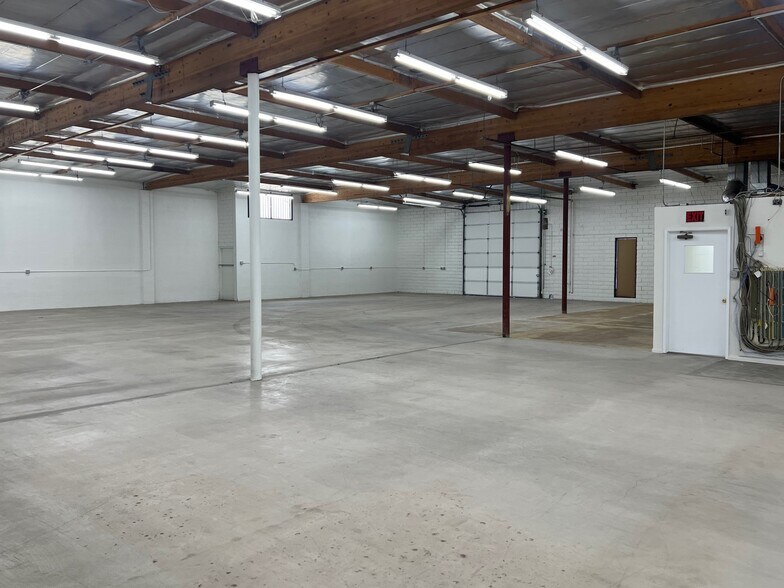 More Photos Of 9725 Owensmouth Ave, Chatsworth Warehouse For Lease